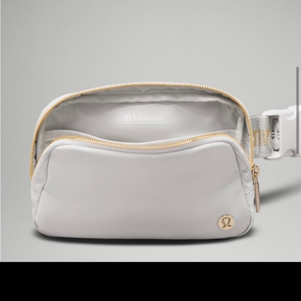 Lululemon everywhere bag gold